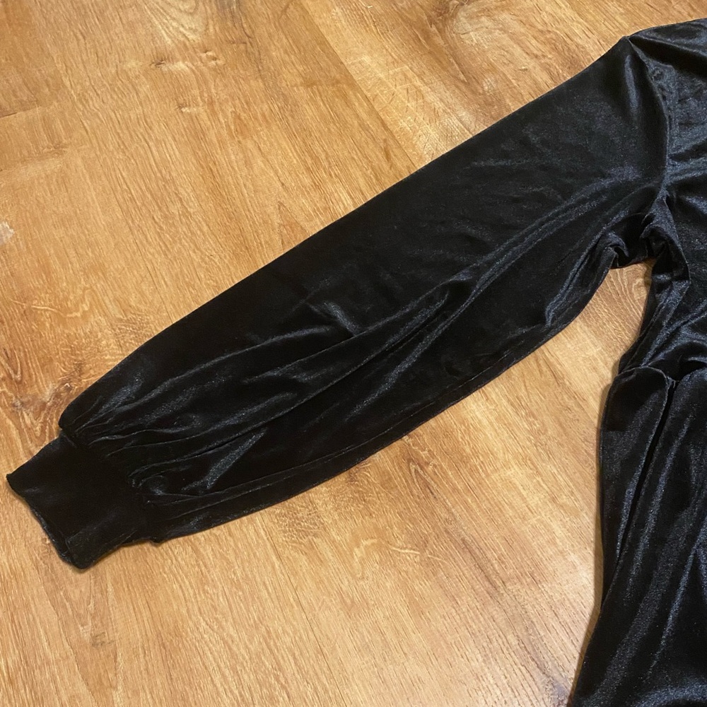 Women’s Black Velvet Dress from H&M - Picture 9 of 10
